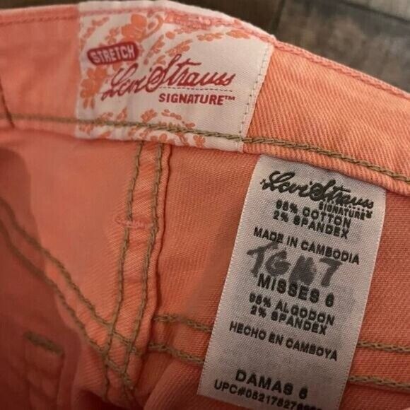 Levi Strauss Signature Peach Denim Crops Size 6 - Picture 10 of 10